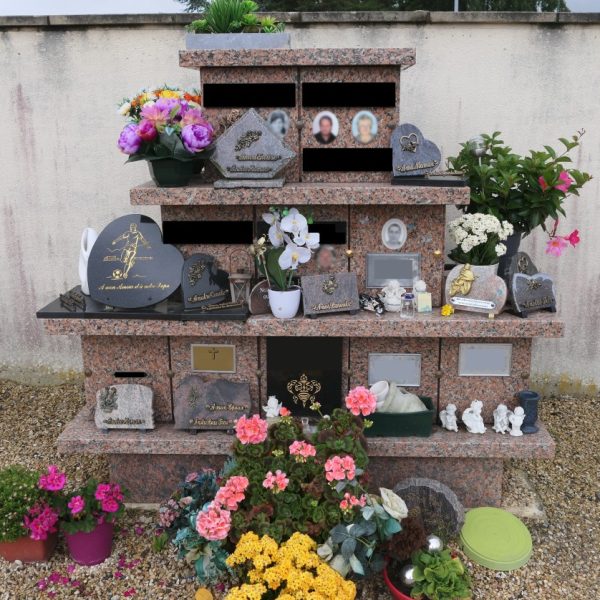 Colombarium, dans le cimetière